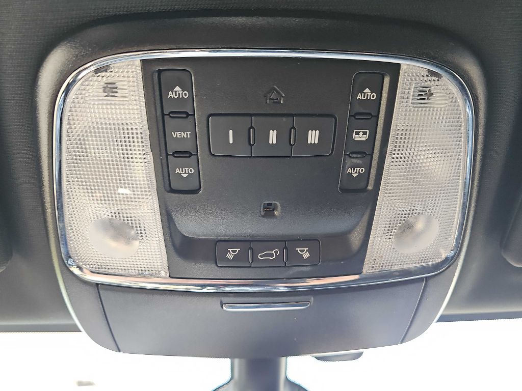 Photo 36 of this JEEP GRAND CHEROKEE