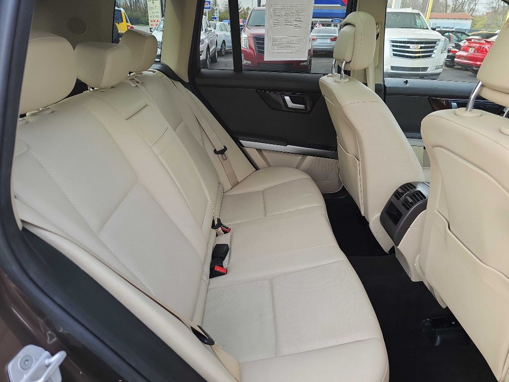 Photo 45 of this MERCEDES-BENZ GLK 350