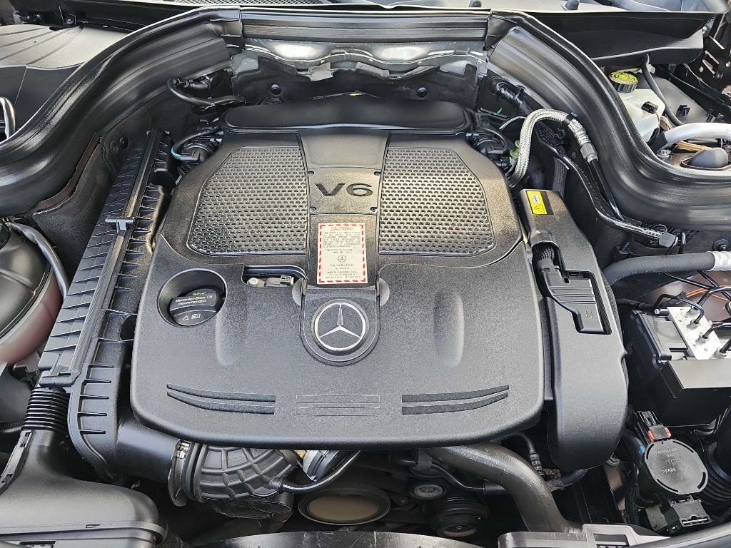 Photo 52 of this MERCEDES-BENZ GLK 350