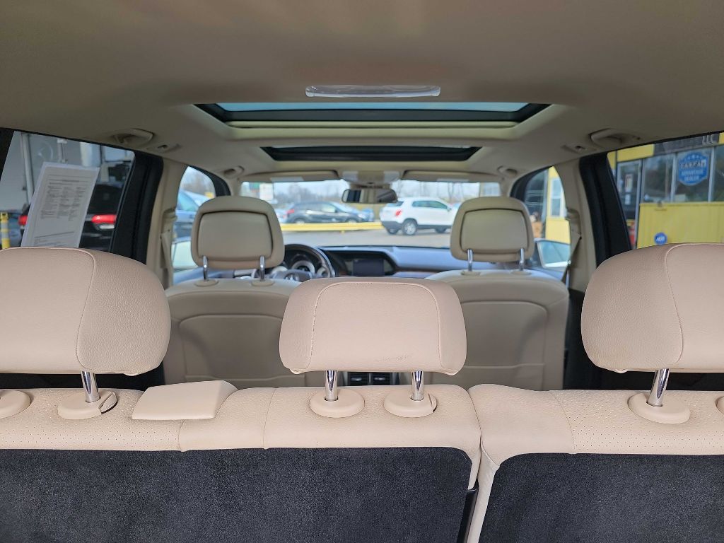 Photo 47 of this MERCEDES-BENZ GLK 350
