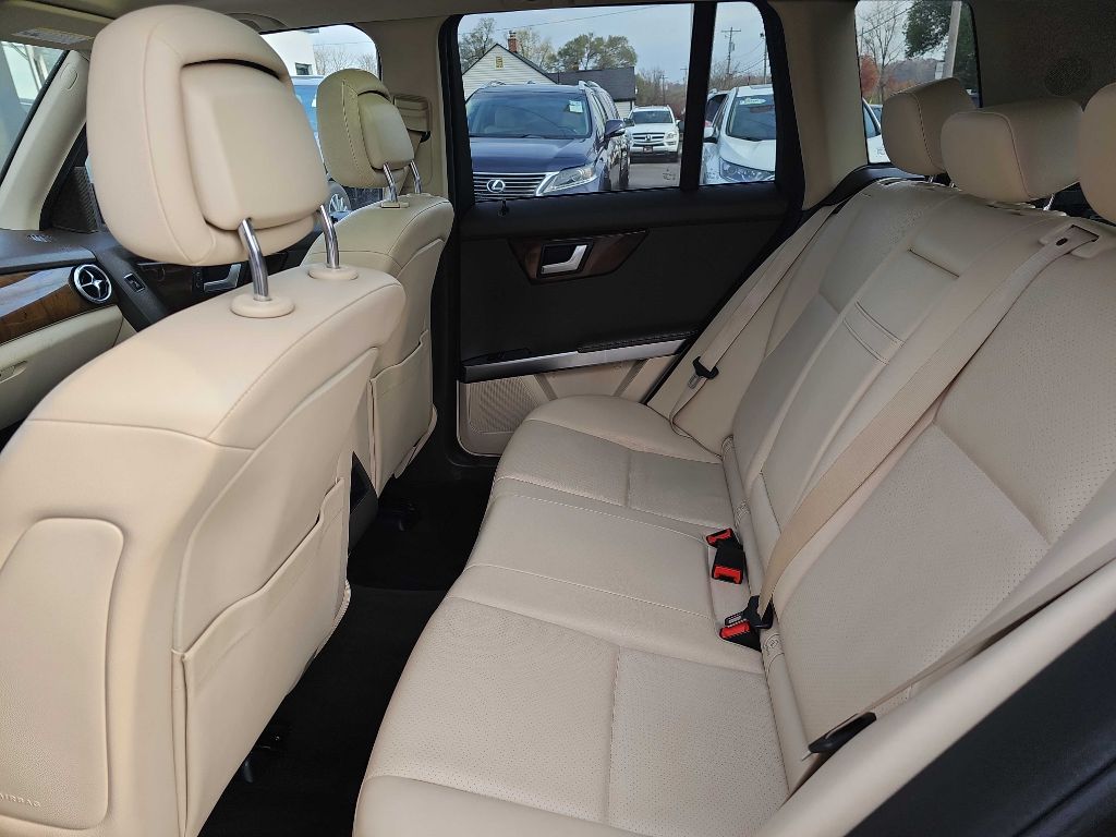 Photo 41 of this MERCEDES-BENZ GLK 350