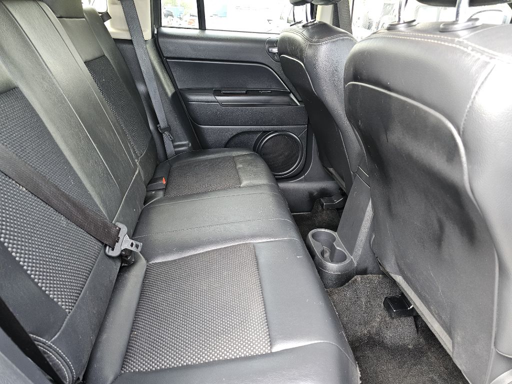 Photo 39 of this JEEP COMPASS