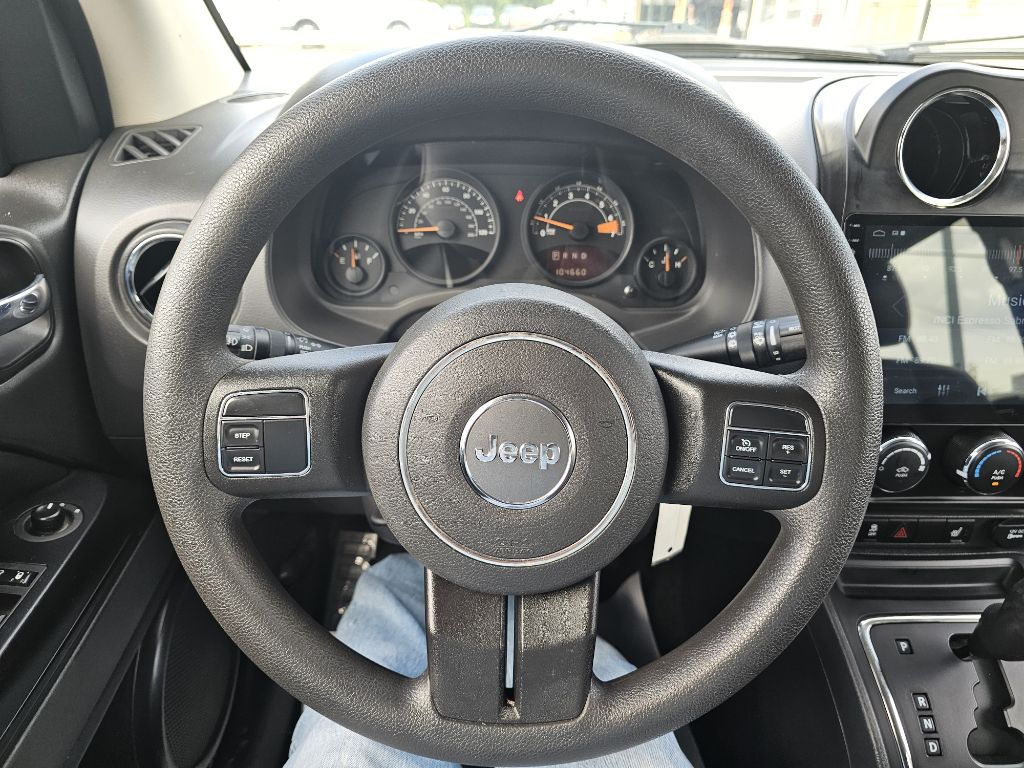 Photo 32 of this JEEP COMPASS