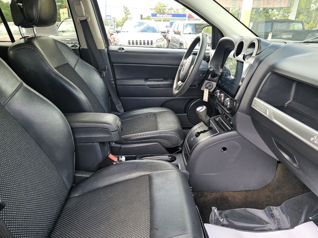 Photo 42 of this JEEP COMPASS