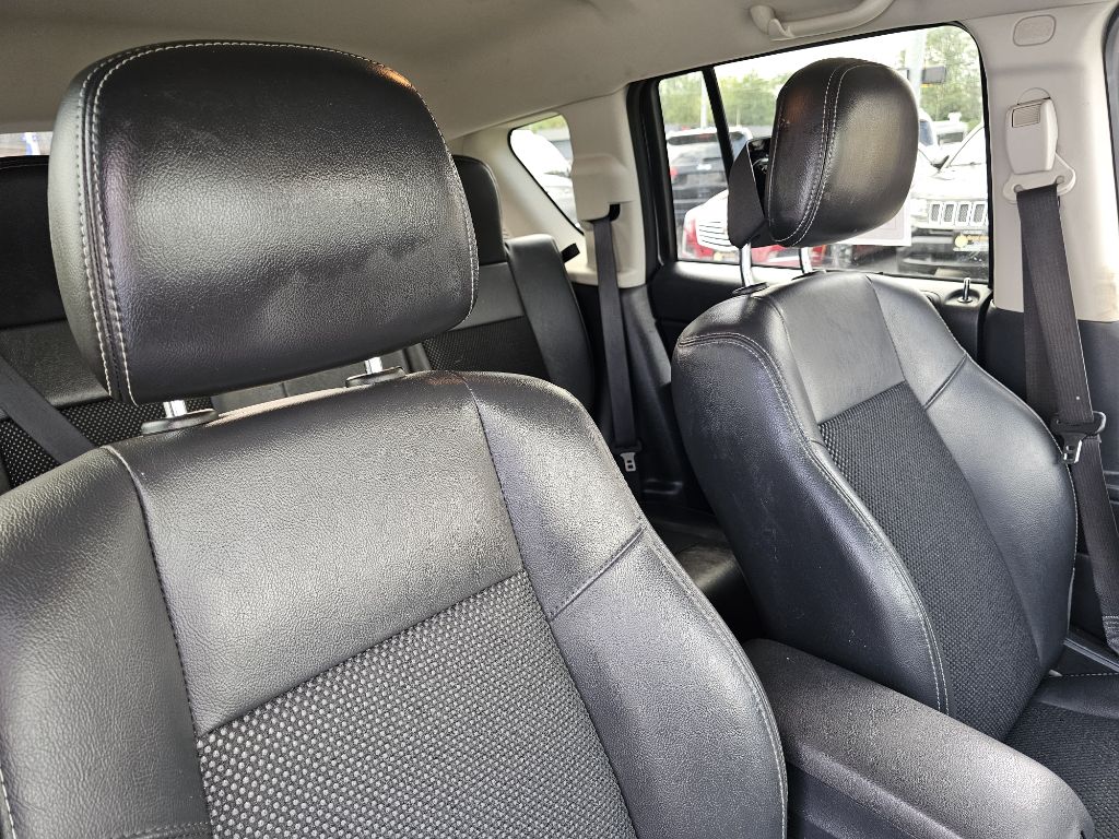 Photo 43 of this JEEP COMPASS