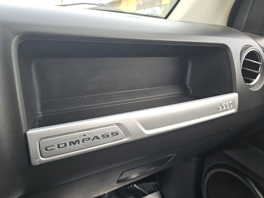 Photo 31 of this JEEP COMPASS