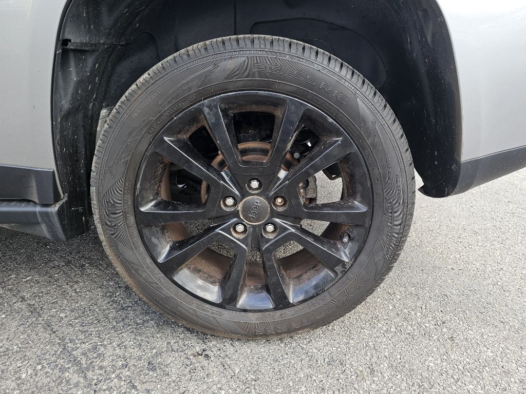 Photo 22 of this JEEP COMPASS