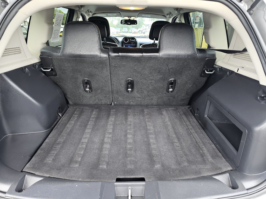 Photo 38 of this JEEP COMPASS