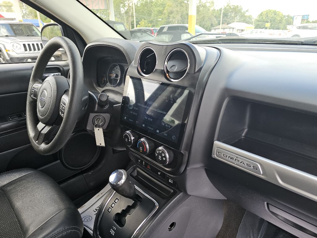 Photo 44 of this JEEP COMPASS