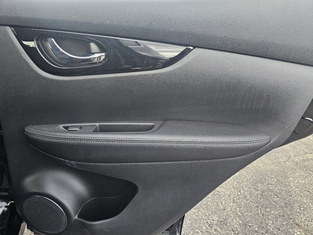 Photo 41 of this NISSAN ROGUE SPORT SV