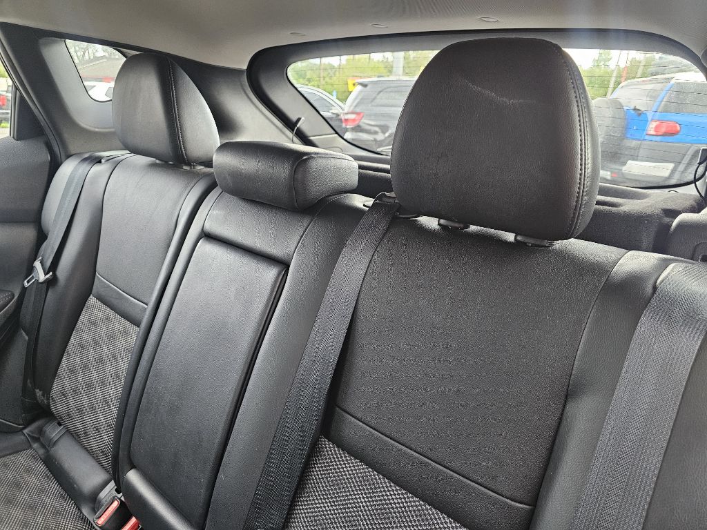 Photo 33 of this NISSAN ROGUE SPORT SV