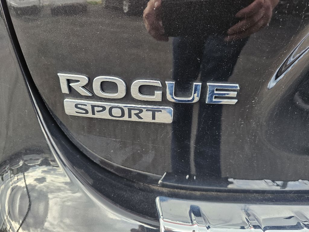 Photo 17 of this NISSAN ROGUE SPORT SV