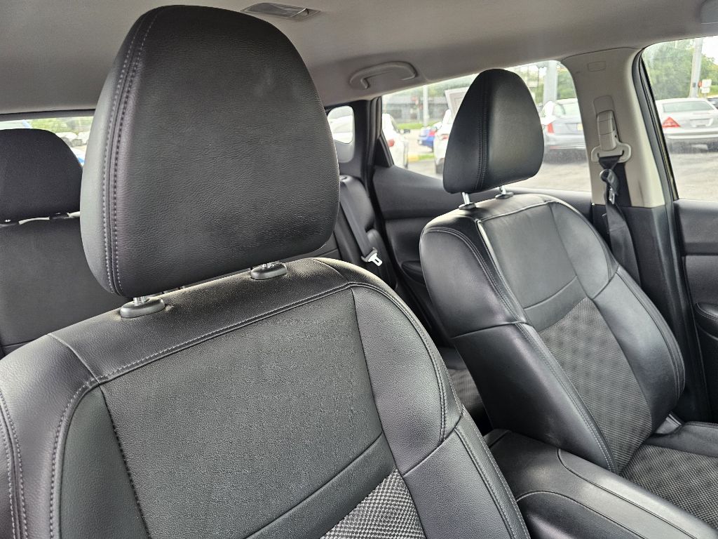 Photo 42 of this NISSAN ROGUE SPORT SV