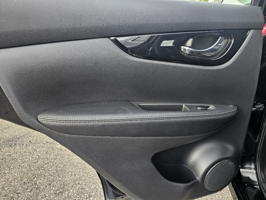Photo 35 of this NISSAN ROGUE SPORT SV