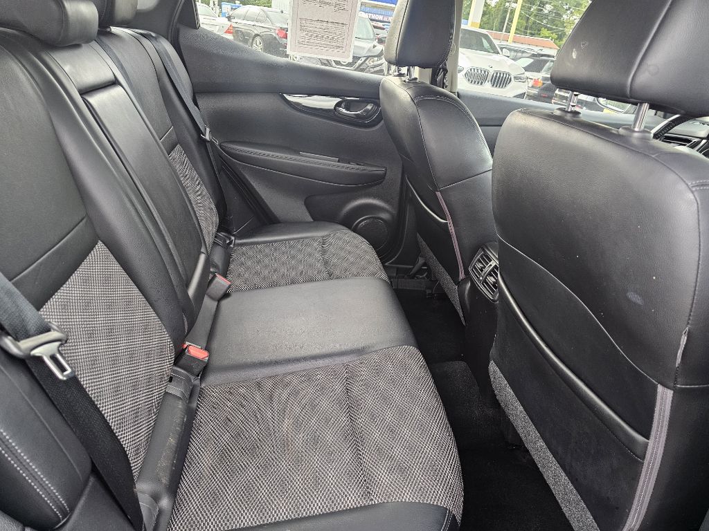 Photo 36 of this NISSAN ROGUE SPORT SV