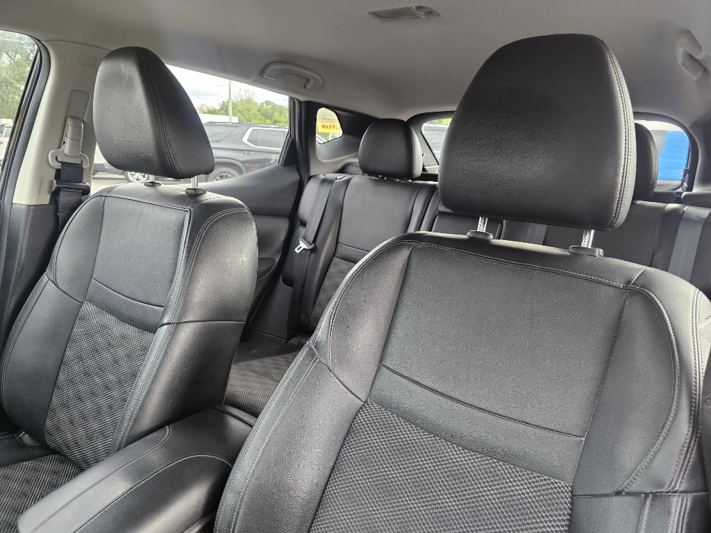 Photo 19 of this NISSAN ROGUE SPORT SV