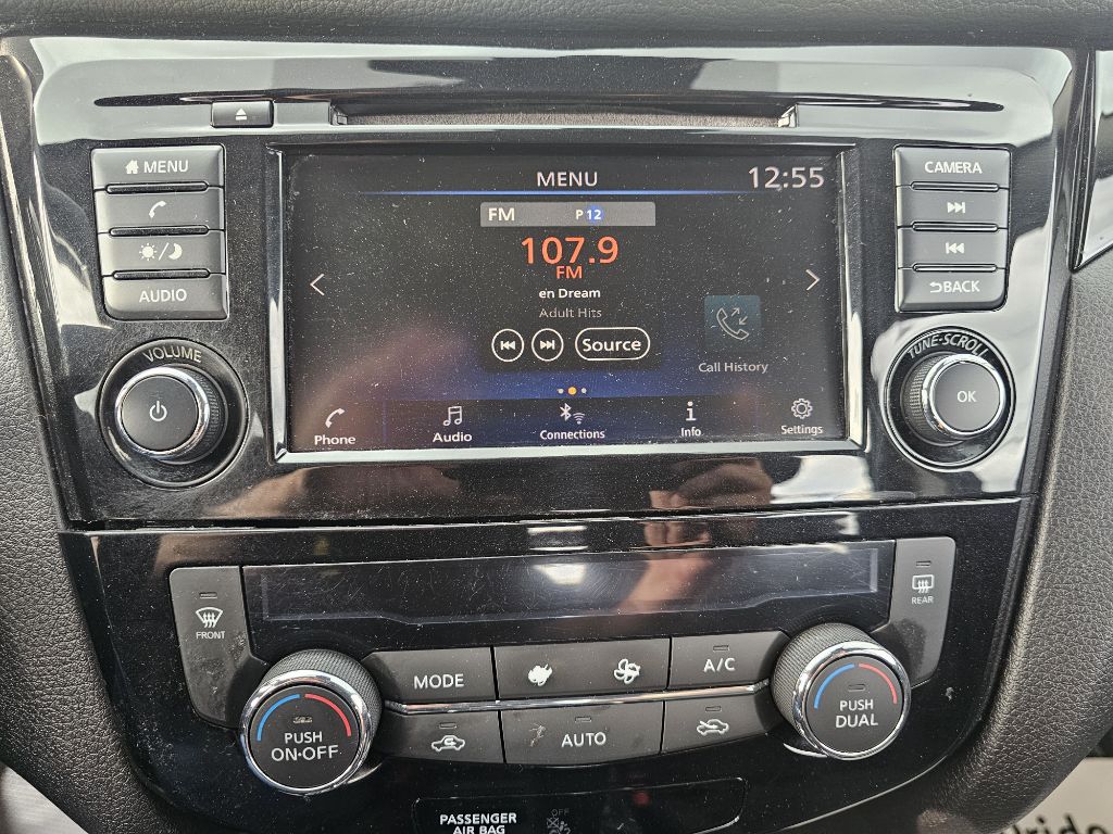 Photo 21 of this NISSAN ROGUE SPORT SV