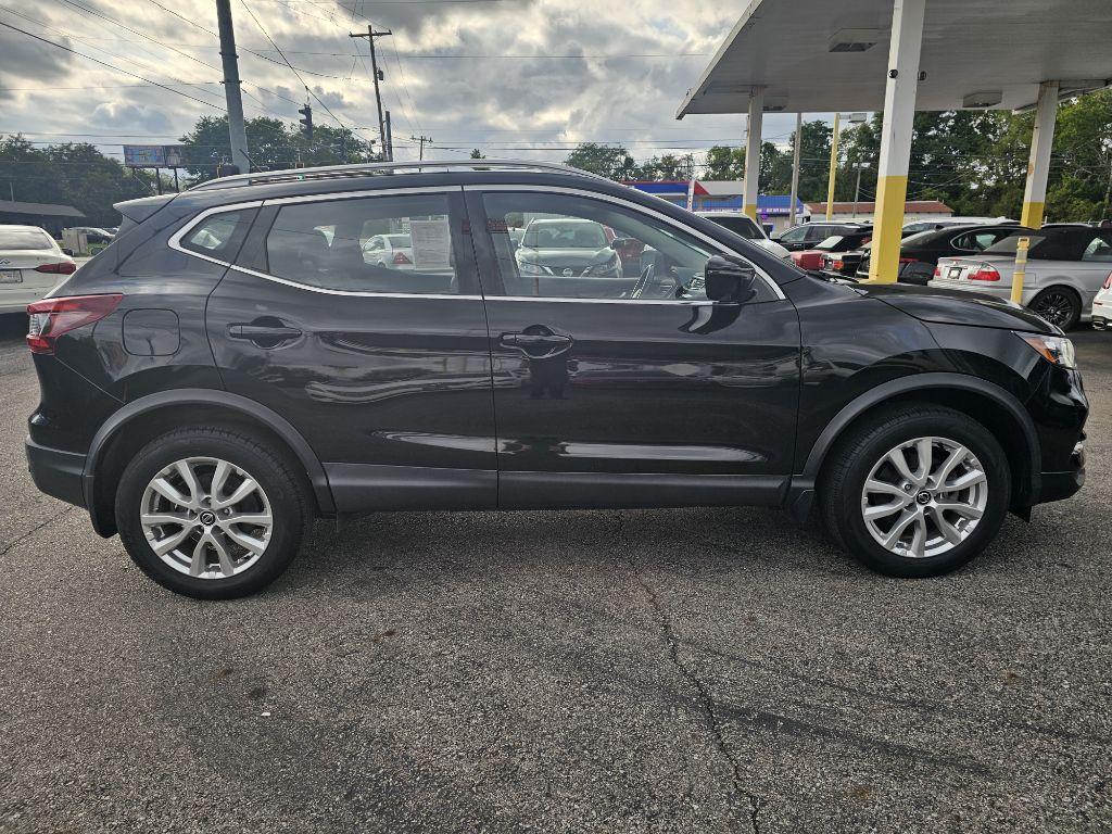 Photo 13 of this NISSAN ROGUE SPORT SV