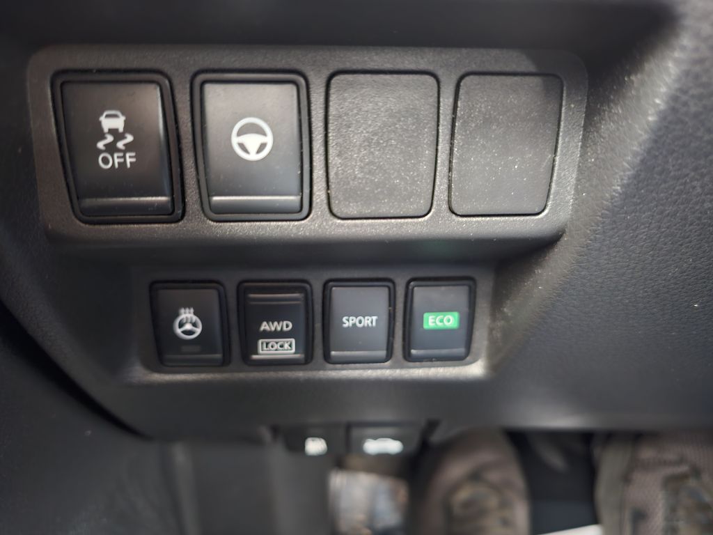 Photo 29 of this NISSAN ROGUE SPORT SV