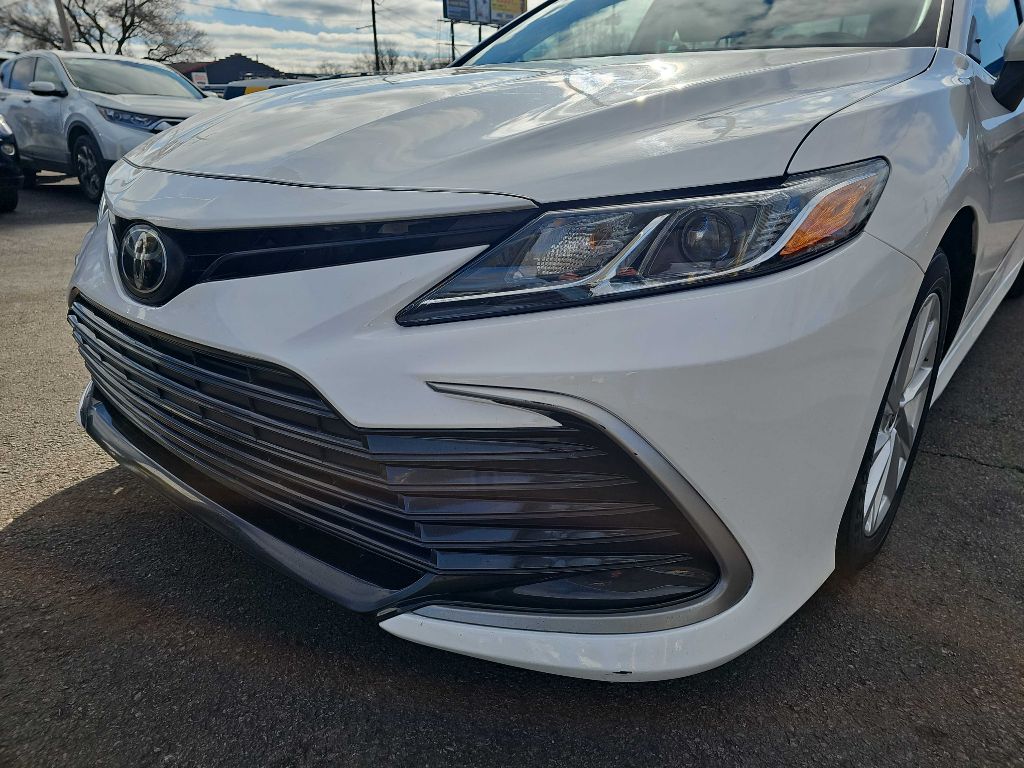 Photo 24 of this TOYOTA CAMRY LE