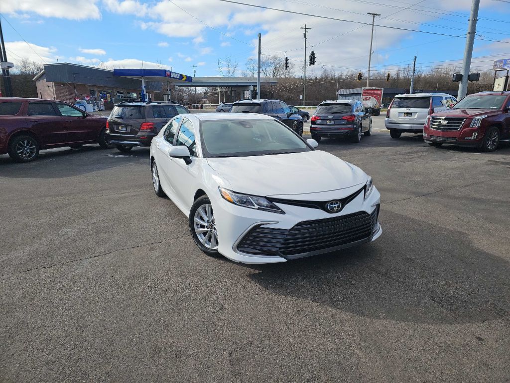 Photo 6 of this TOYOTA CAMRY LE