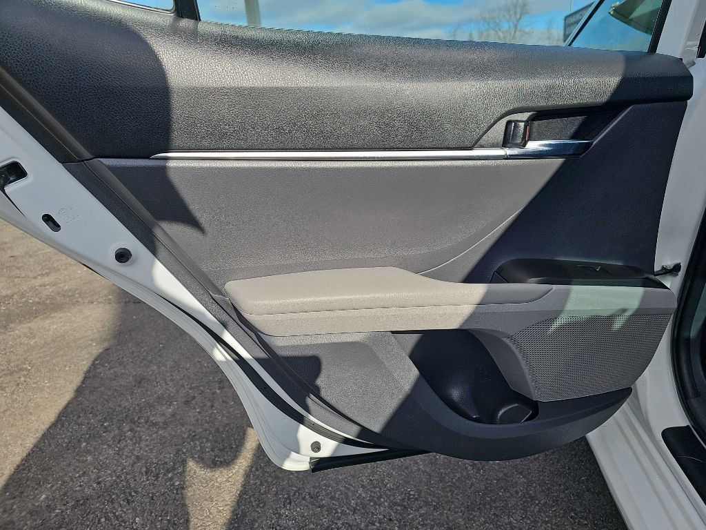 Photo 47 of this TOYOTA CAMRY LE