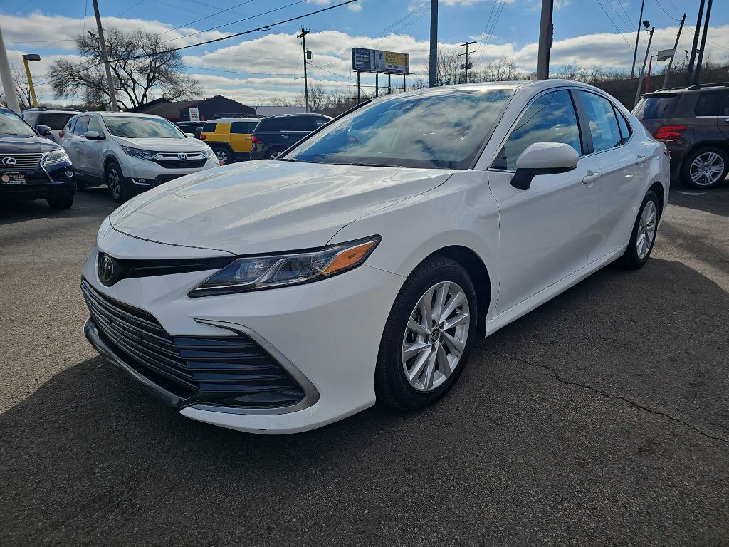 Photo 2 of this TOYOTA CAMRY LE