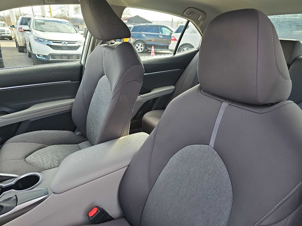 Photo 29 of this TOYOTA CAMRY LE