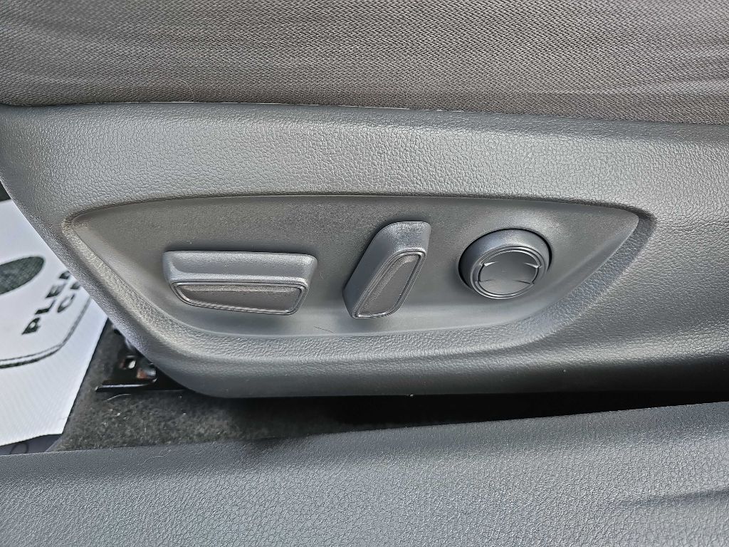 Photo 43 of this TOYOTA CAMRY LE