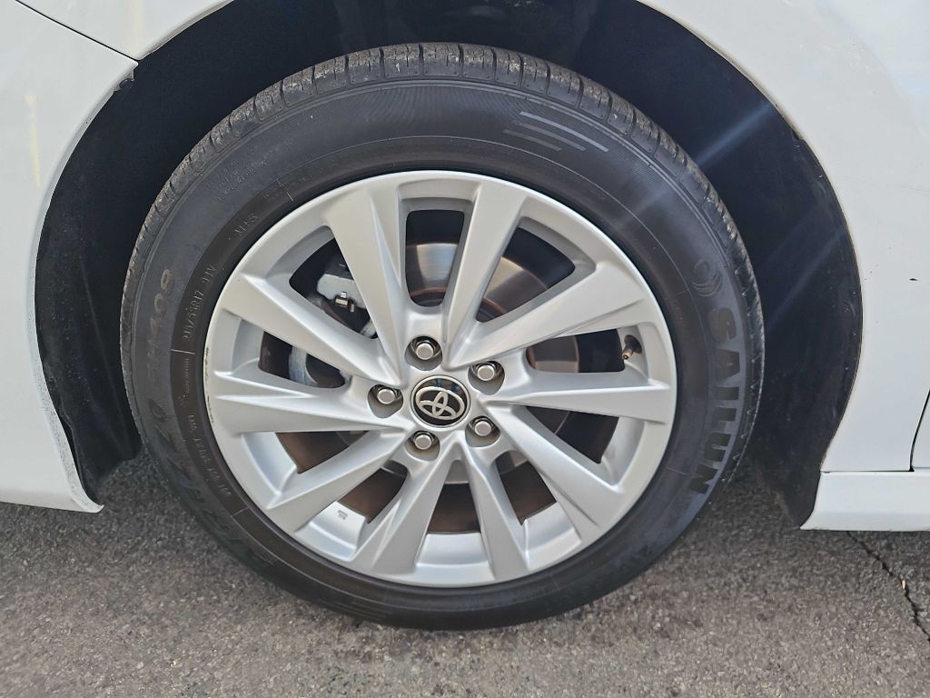 Photo 25 of this TOYOTA CAMRY LE