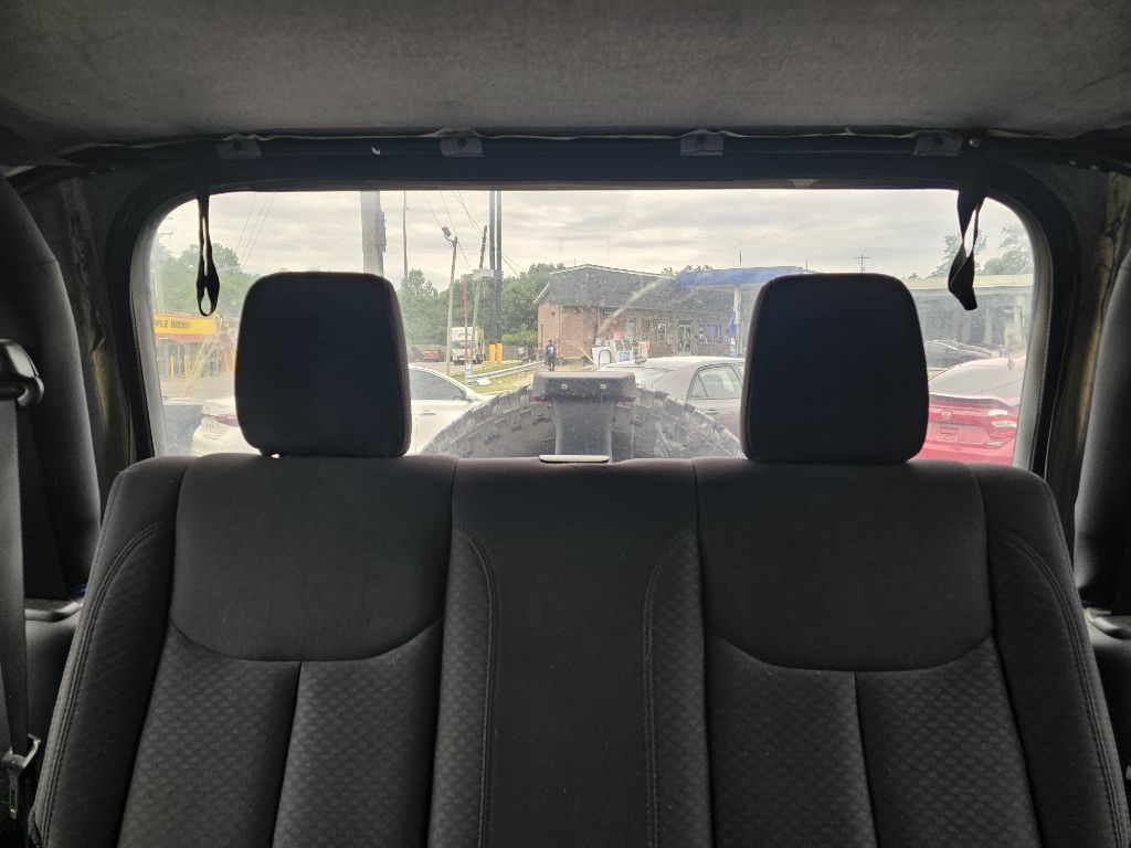 Photo 15 of this JEEP WRANGLER