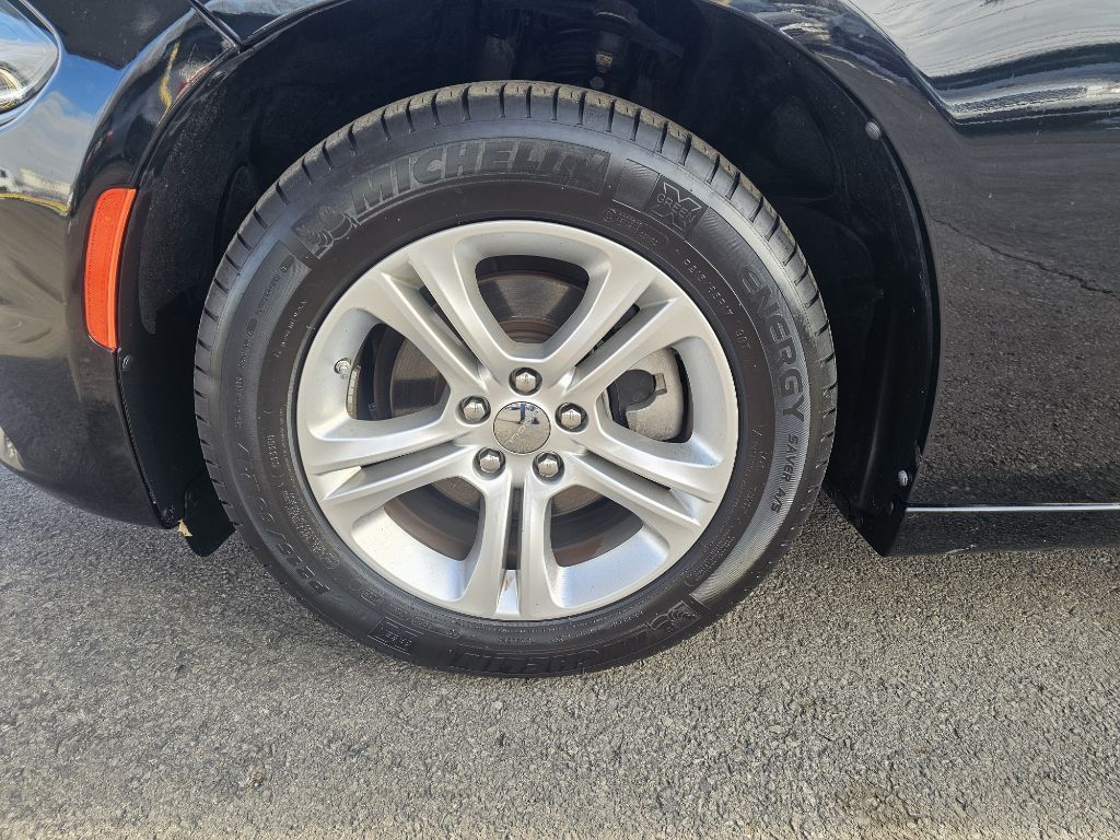 Photo 16 of this DODGE CHARGER SXT