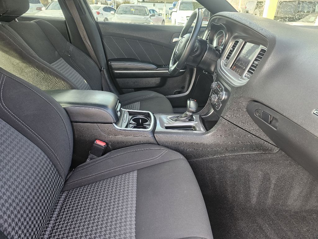 Photo 36 of this DODGE CHARGER SXT