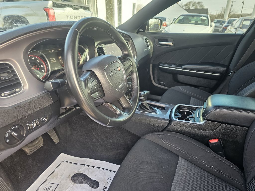 Photo 18 of this DODGE CHARGER SXT