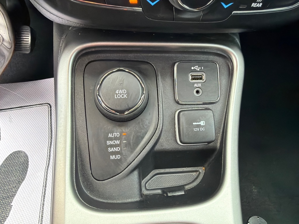 Photo 40 of this JEEP COMPASS LATITUD