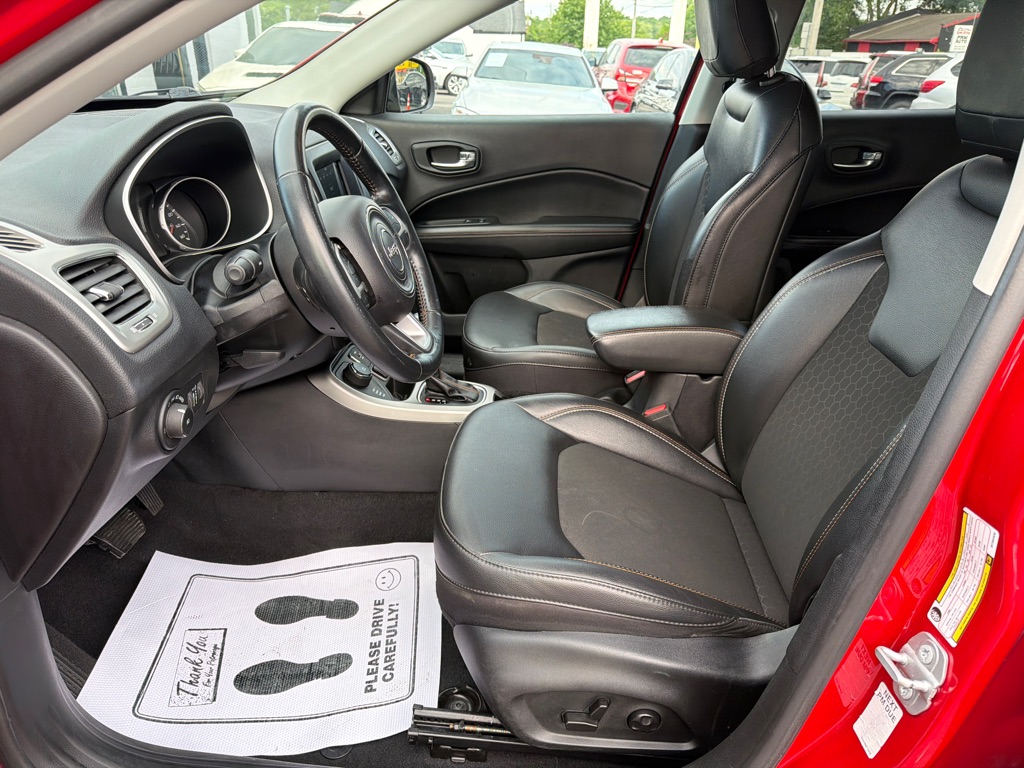 Photo 18 of this JEEP COMPASS LATITUD