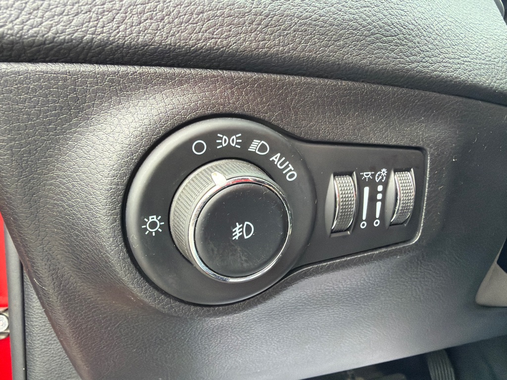 Photo 33 of this JEEP COMPASS LATITUD