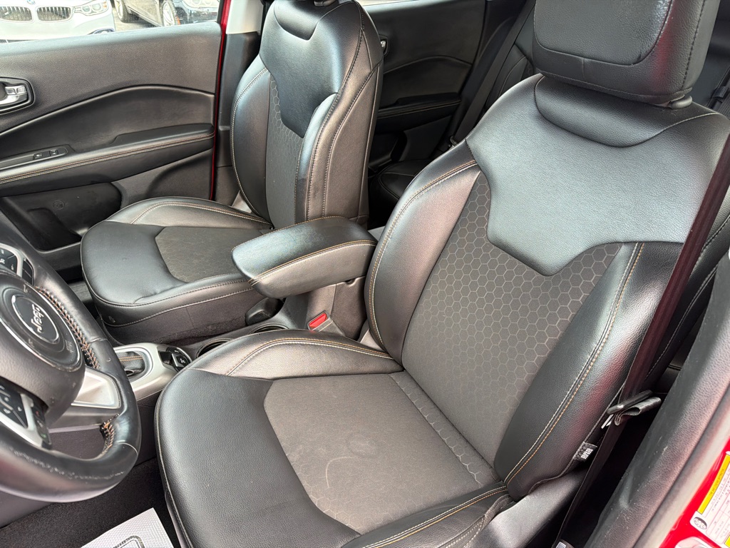Photo 21 of this JEEP COMPASS LATITUD