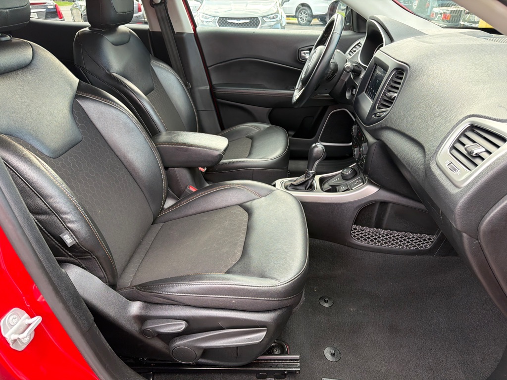 Photo 29 of this JEEP COMPASS LATITUD