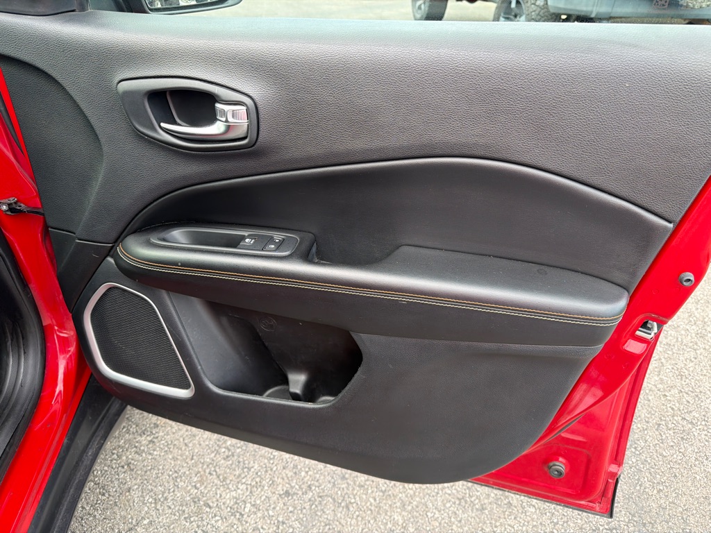 Photo 28 of this JEEP COMPASS LATITUD