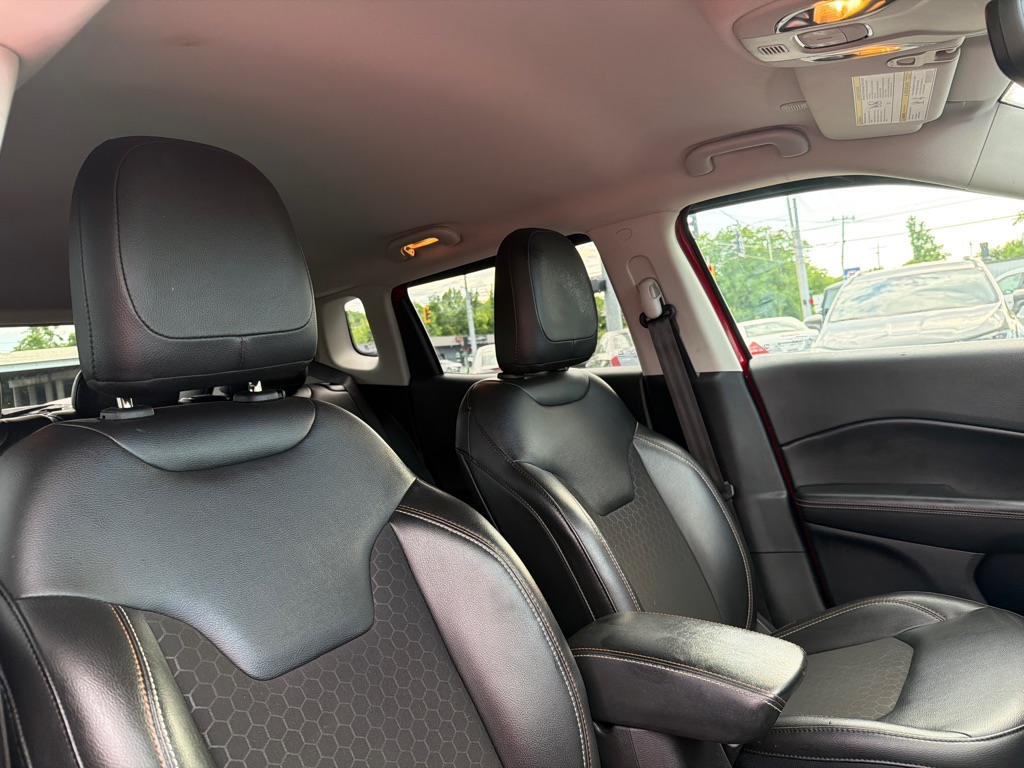 Photo 31 of this JEEP COMPASS LATITUD