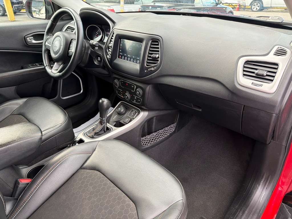 Photo 30 of this JEEP COMPASS LATITUD