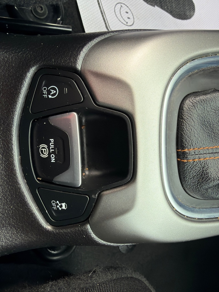 Photo 42 of this JEEP COMPASS LATITUD