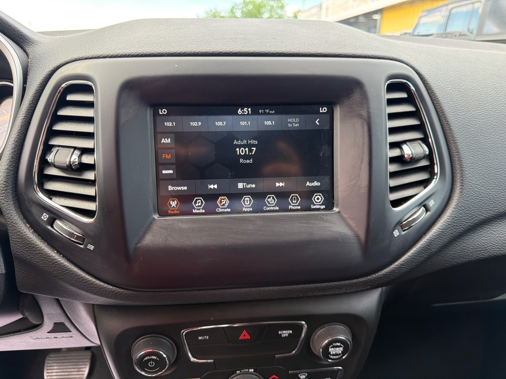 Photo 38 of this JEEP COMPASS LATITUD