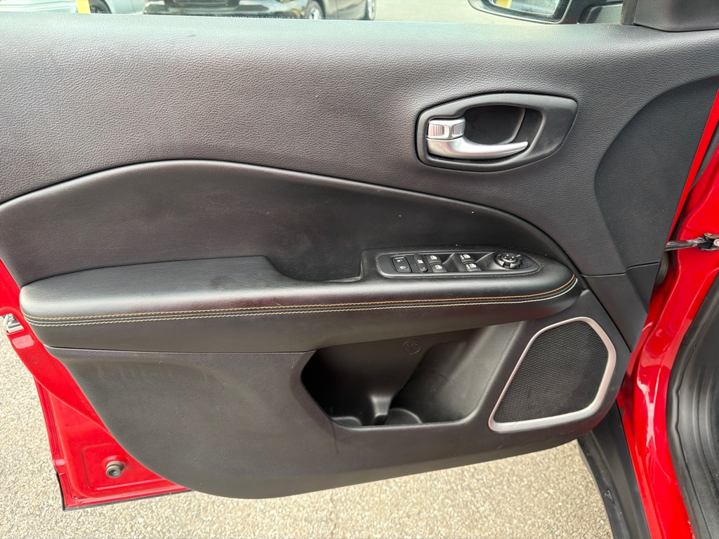 Photo 20 of this JEEP COMPASS LATITUD