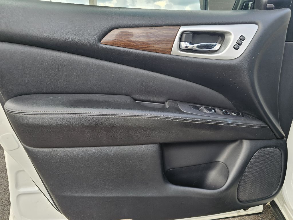Photo 33 of this NISSAN PATHFINDER