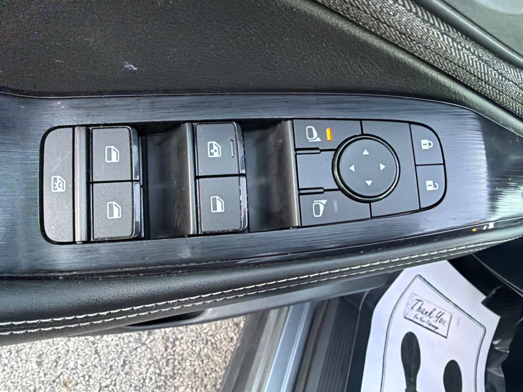 Photo 37 of this NISSAN ROGUE SV