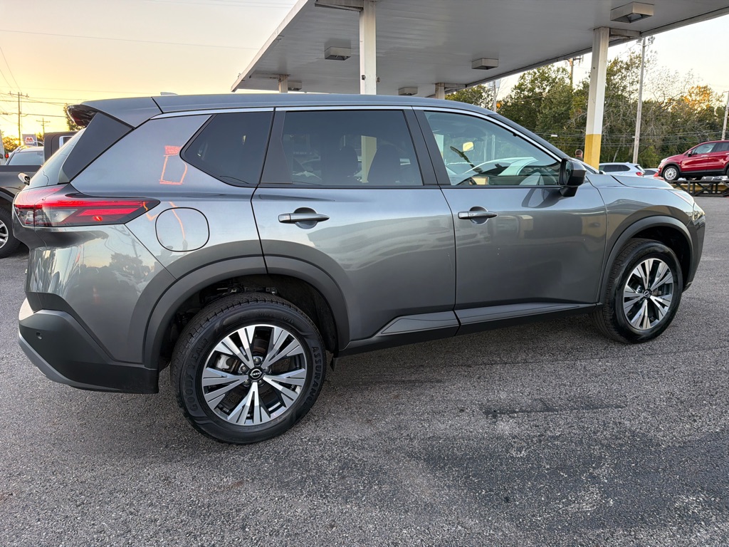 Photo 18 of this NISSAN ROGUE SV