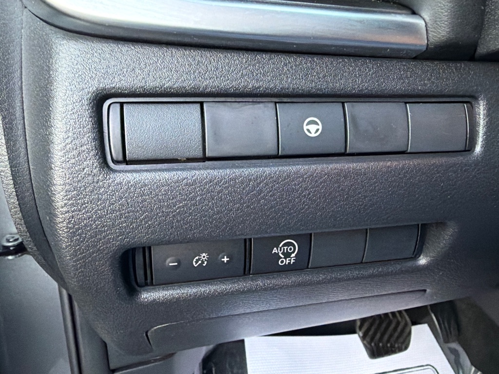 Photo 47 of this NISSAN ROGUE SV