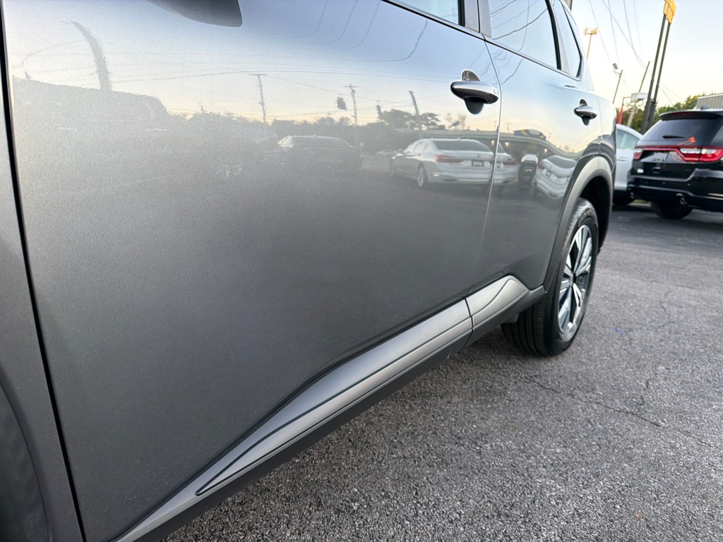 Photo 24 of this NISSAN ROGUE SV